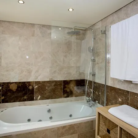 Townhouse With Spectacular Views Of Gibraltar Manilva