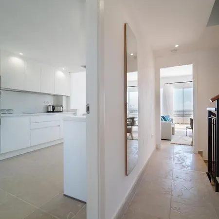 Townhouse With Spectacular Views Of Gibraltar Manilva
