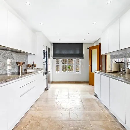 Townhouse With Spectacular Views Of Gibraltar مانيلفا